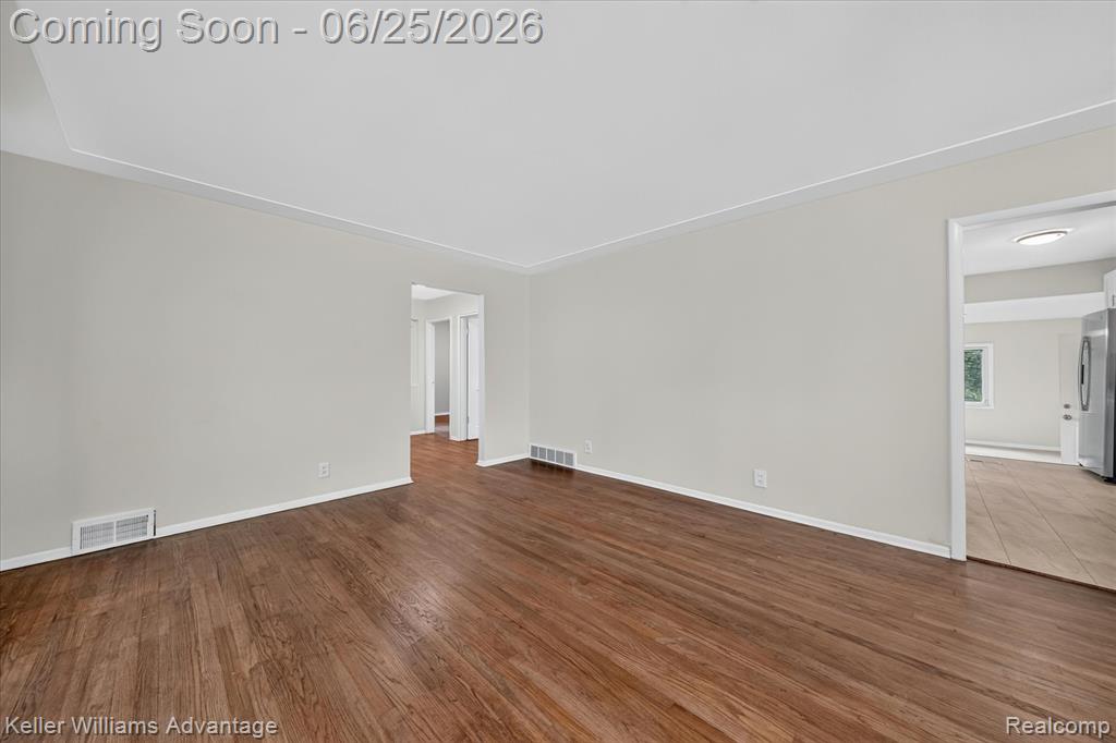 21681 Sussex Street, Oak Park, MI 48237 — Photo 6
