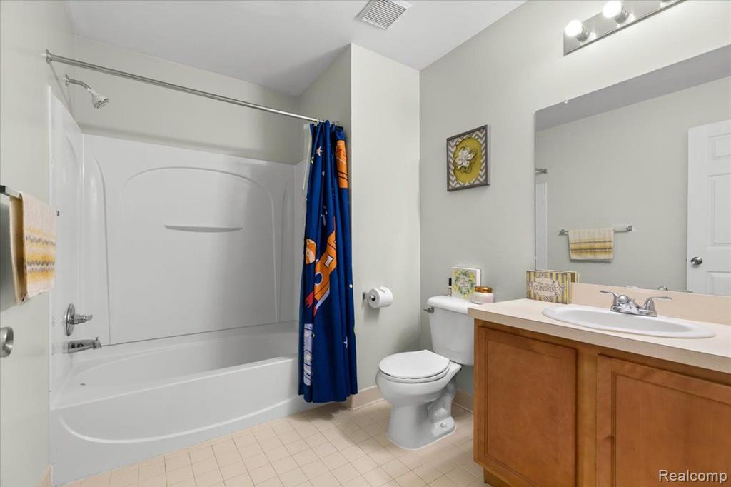 2070 Cloverly Lane, Ann Arbor, MI 48108 — Photo 23
