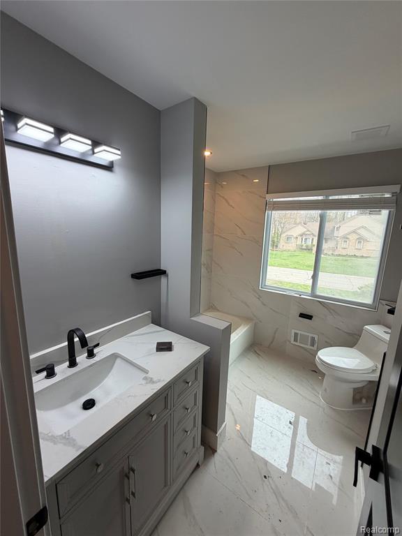 5140 Woodrun Court, West Bloomfield, MI 48323 — Photo 23