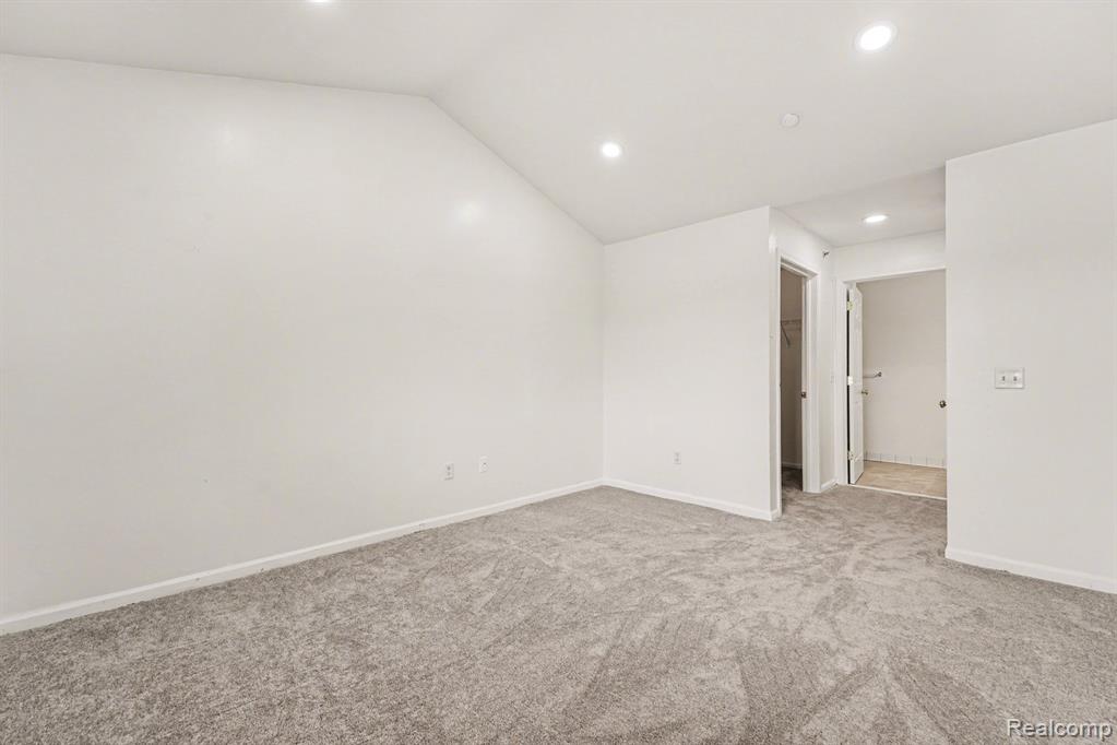 858 Amanda Lane, Pontiac, MI 48340 — Photo 12