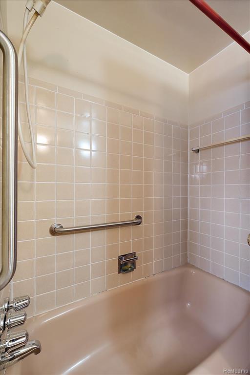 4215 Lexington Drive, Trenton, MI 48183 — Photo 28