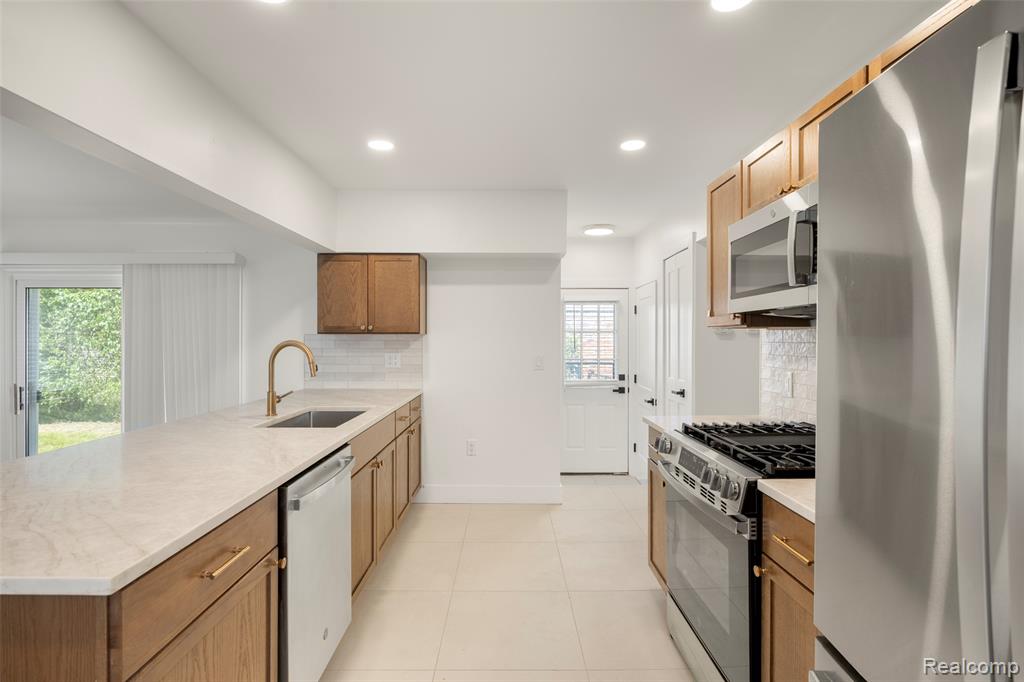 14631 Labelle Street, Oak Park, MI 48237 — Photo 9