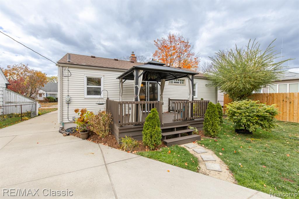 4422 Rosewold Avenue, Royal Oak, MI 48073 — Photo 2