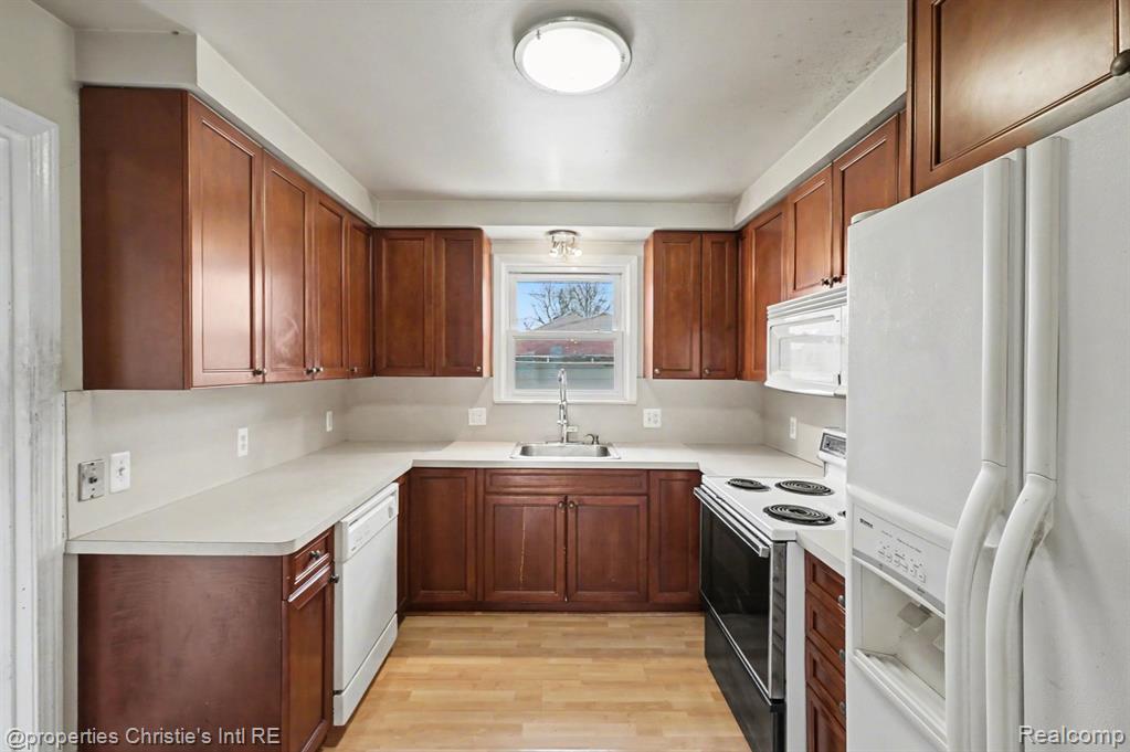 13146 Hart Avenue, Huntington Woods, MI — Photo 5