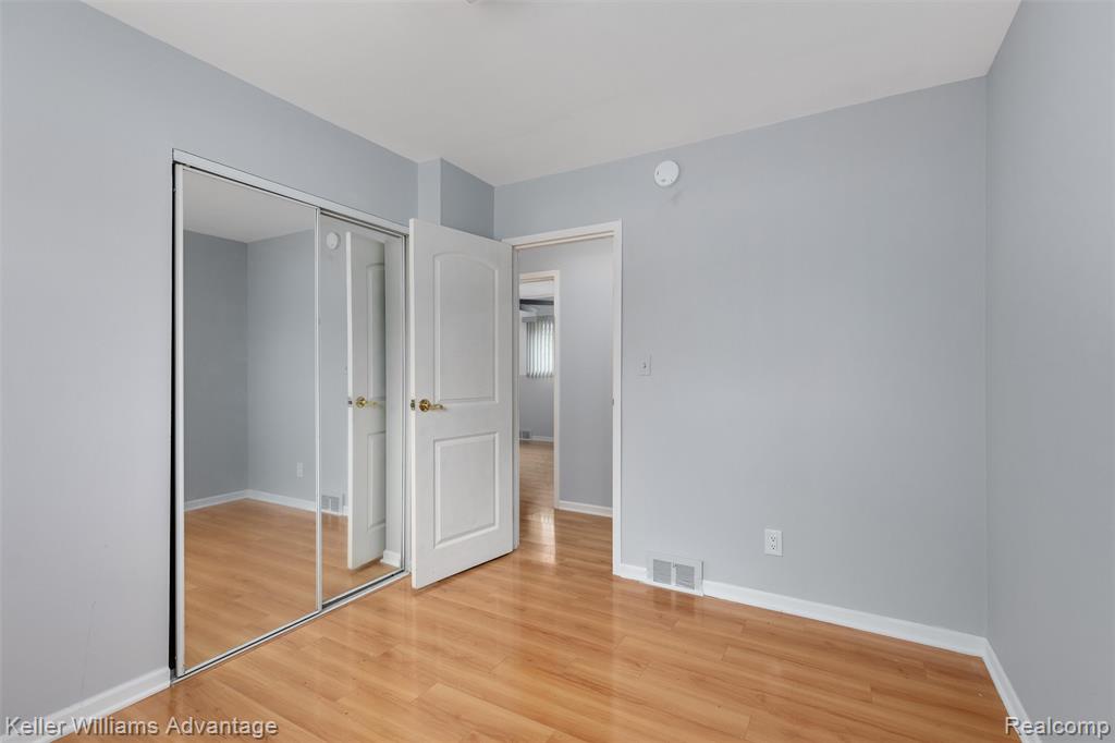 6927 Apache Trail, Westland, MI — Photo 14