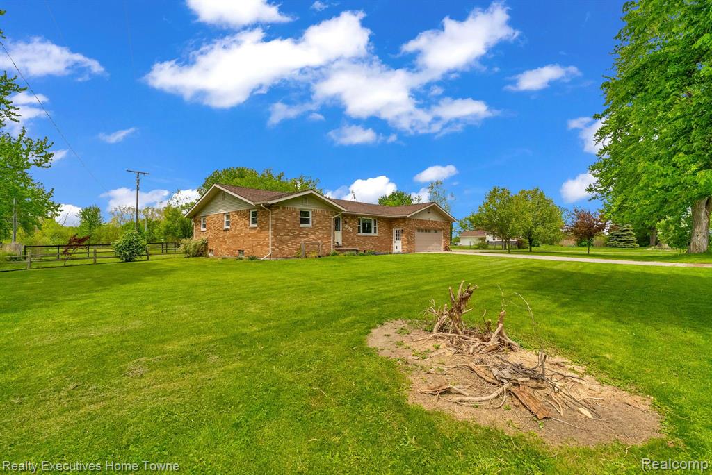 5011 STATE Road, Fort Gratiot, MI 48059 — Photo 3