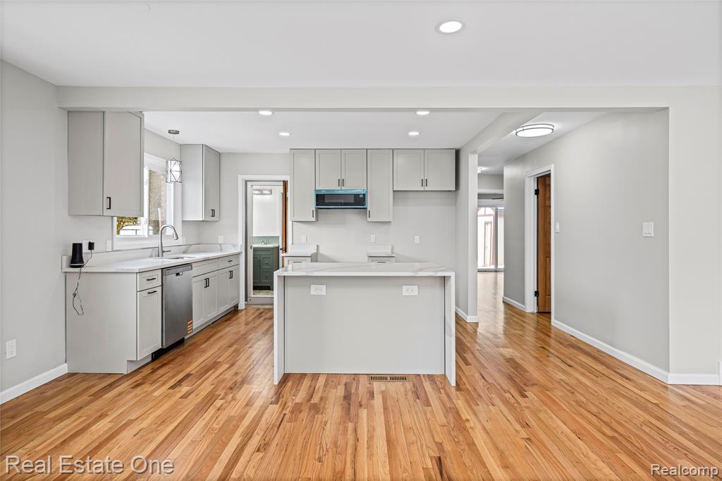 13344 Hart Avenue, Huntington Woods, MI — Photo 13