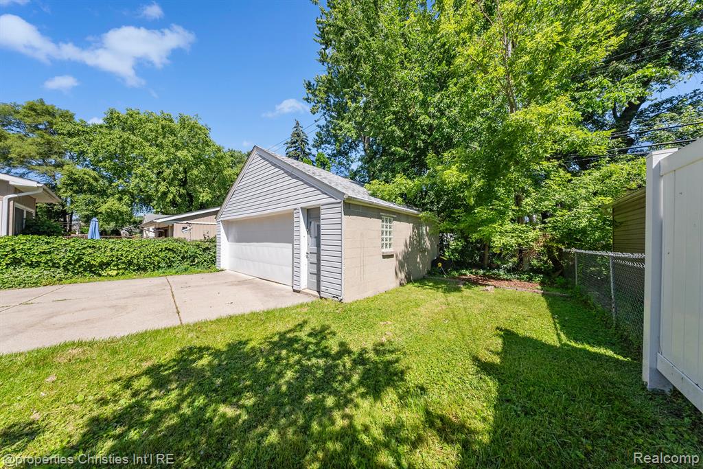 972 HARVARD Road, Berkley, MI 48072 — Photo 9