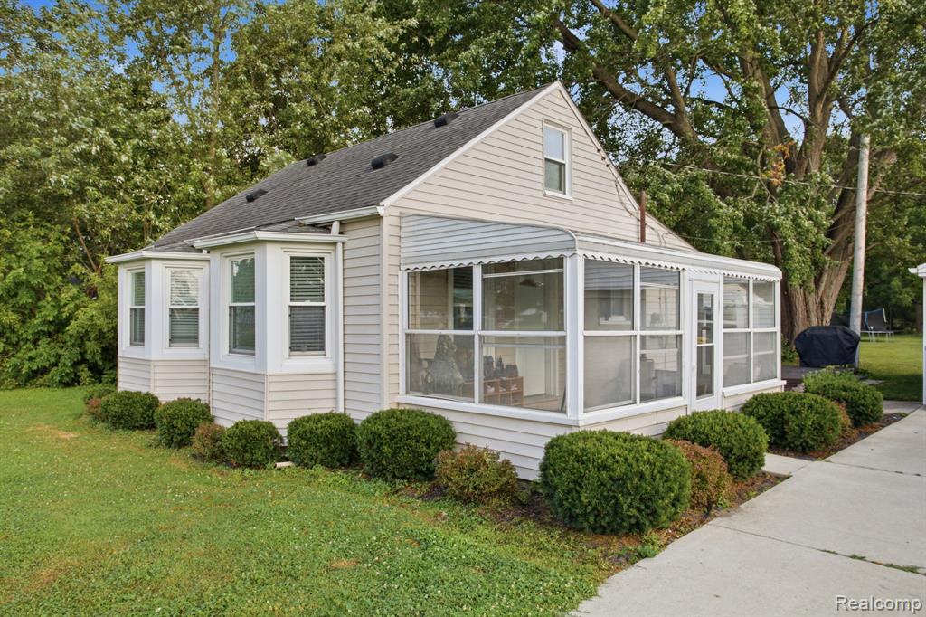 27135 Sibley Road, Romulus, MI 48174