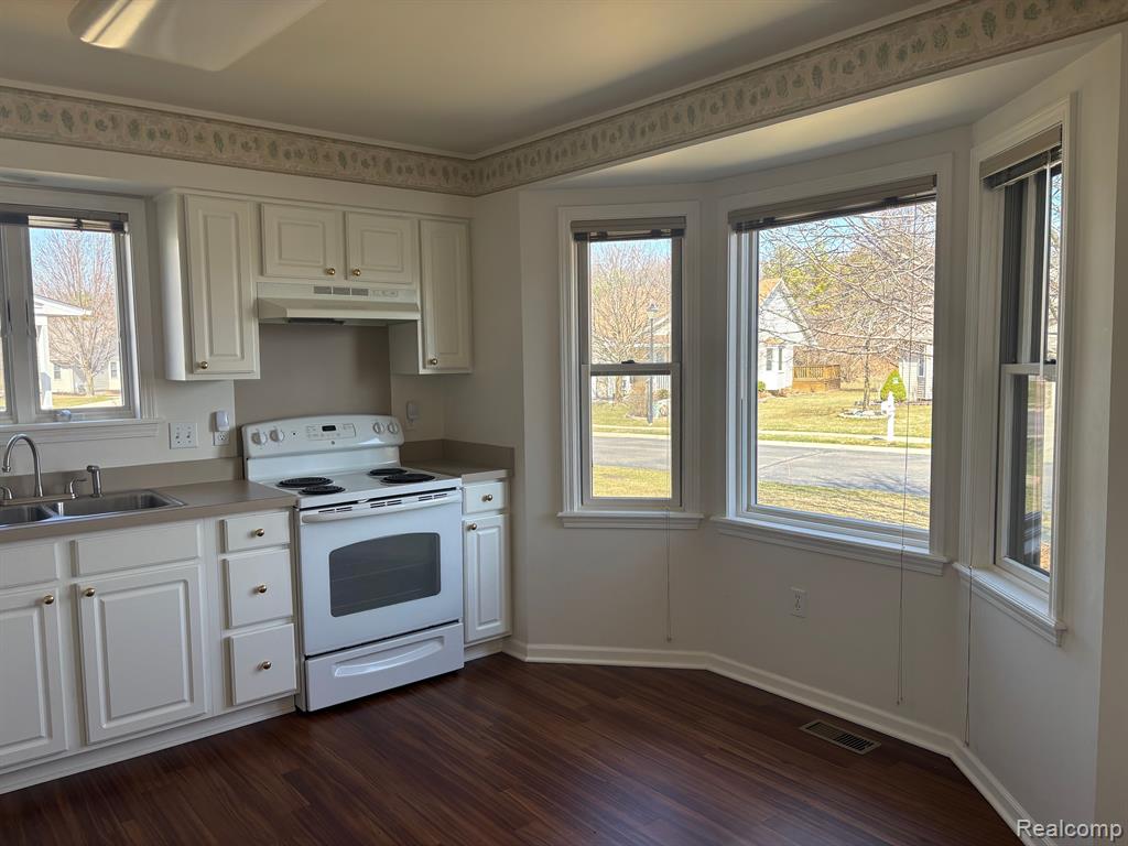 7351 Cross Creek Drive, Swartz Creek, MI 48473 — Photo 7