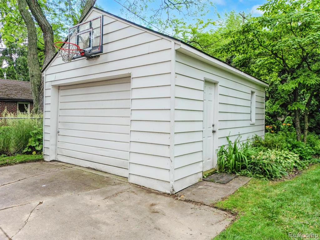 421 Maison Road, Grosse Pointe Farms, MI 48236 — Photo 38