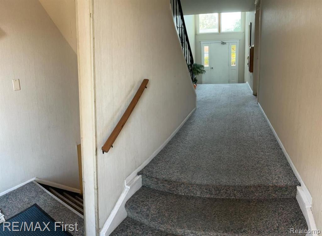 29264 HOOVER Road, 264, Warren, MI 48093 — Photo 2