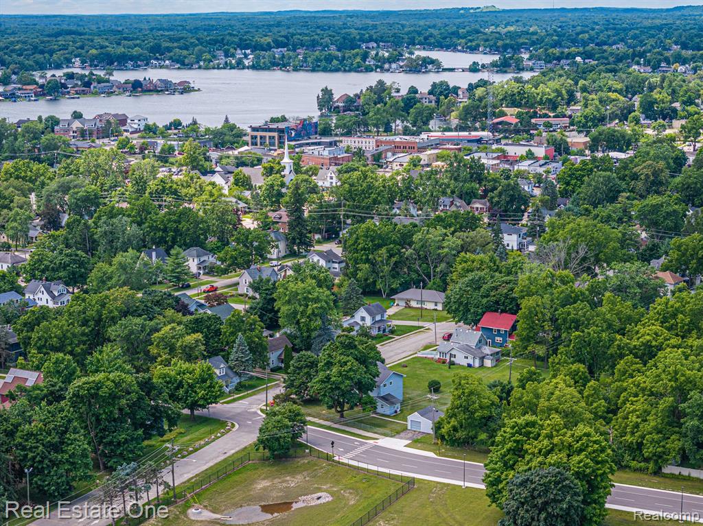 447 E JACKSON Street E, Lake Orion, MI 48362 — Photo 42