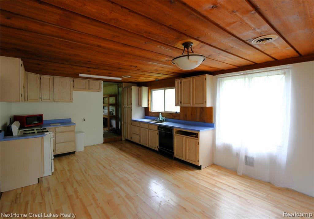 6259 MERCURY Avenue, Burton, MI 48509 — Photo 3