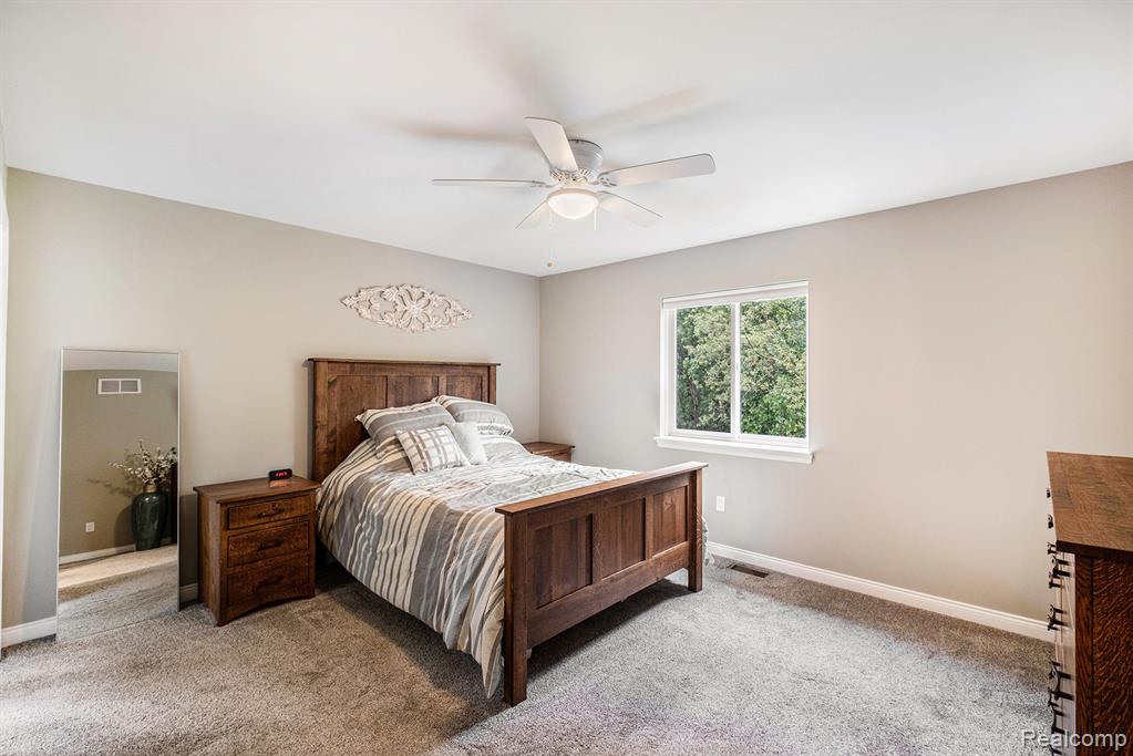 698 Shoreline Drive, Fenton, MI 48430 — Photo 11