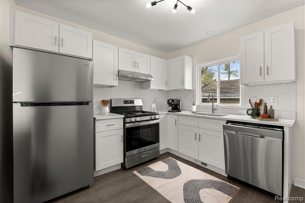 26045 Eton Avenue, Dearborn Heights, MI 48125 — Photo 13
