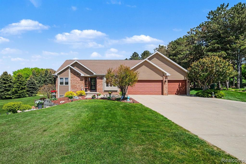 408 N Outlook Court, Perry, MI 48872 — Photo 2