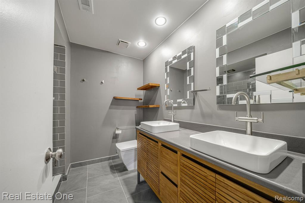 6624 Fireside Court, West Bloomfield, MI — Photo 17