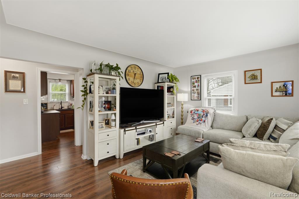 927 Montrose Avenue, Royal Oak, MI 48073 — Photo 5