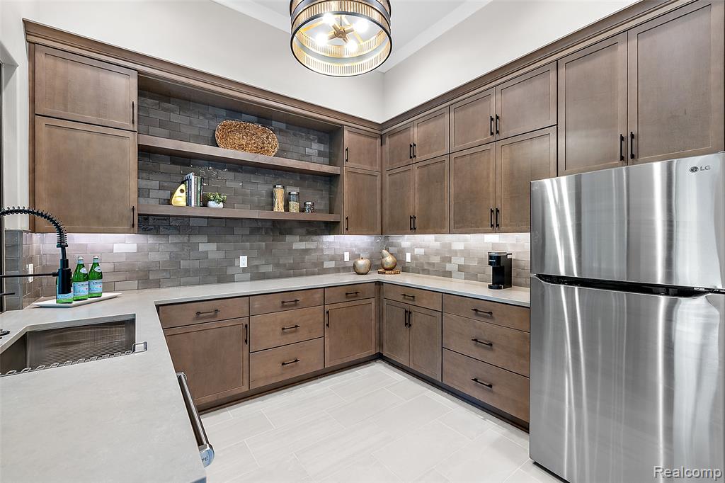 3268 Willis Drive, Oakland, MI, 48306