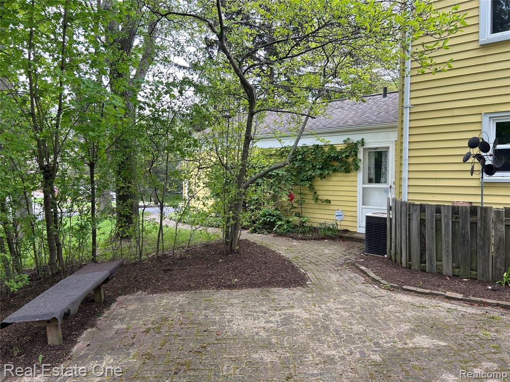 4923 Stamford Drive, West Bloomfield, MI 48323 — Photo 26