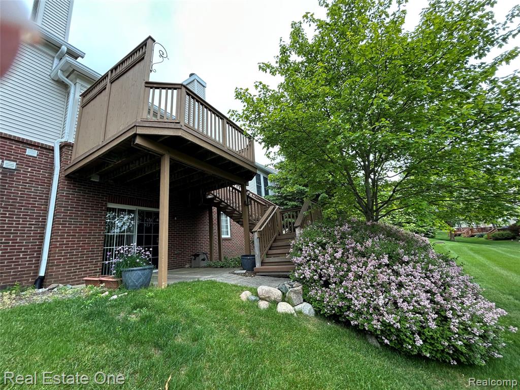 748 KNOLLS LANDING Drive, Milford, MI 48381 — Photo 17