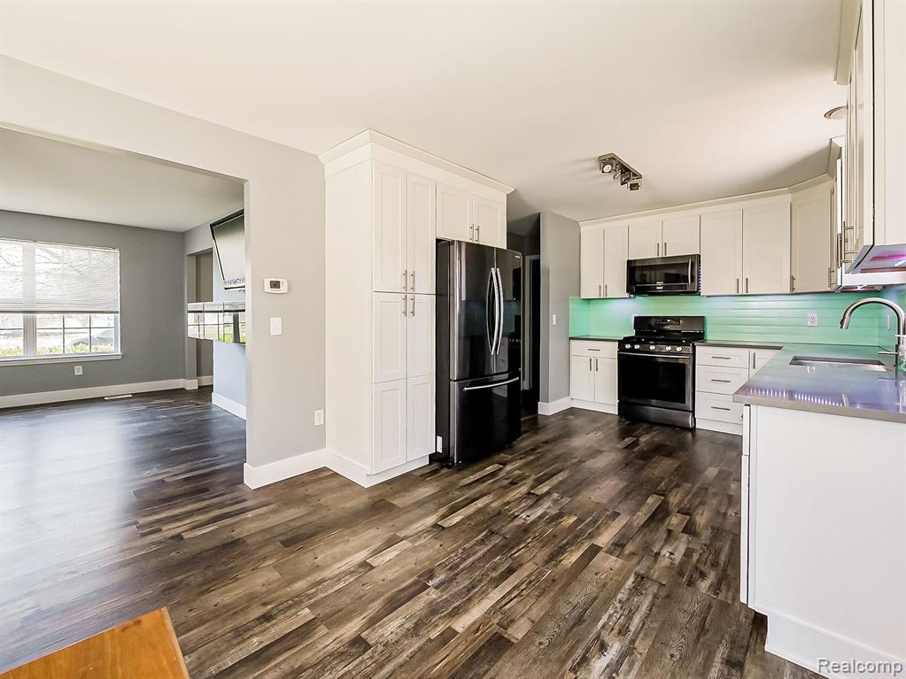 9366 HURON PARK Drive, Brighton, MI 48116 — Photo 5