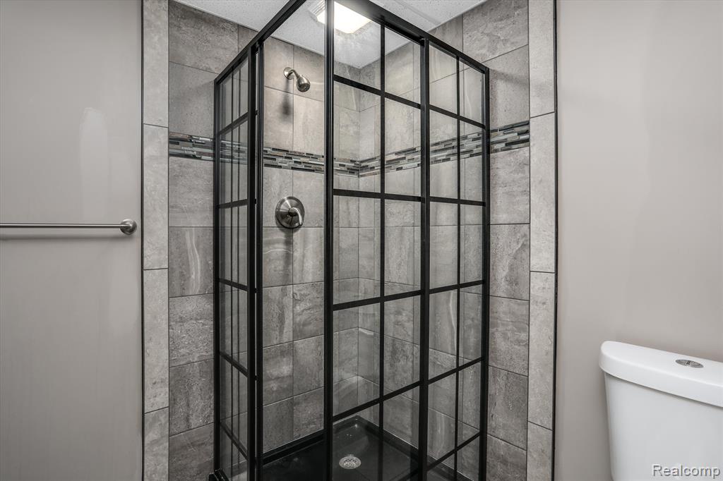 4214 Oak Tree Circle, Rochester, MI 48306 — Photo 44