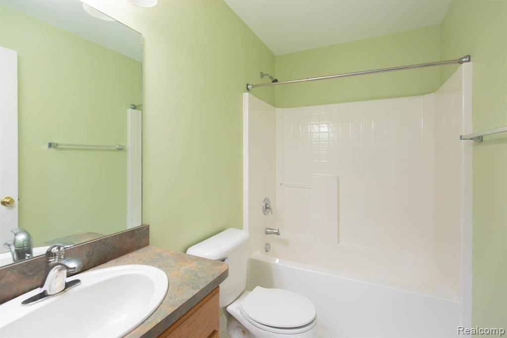 28460 CARLTON WAY Drive, Novi, MI 48377 — Photo 24