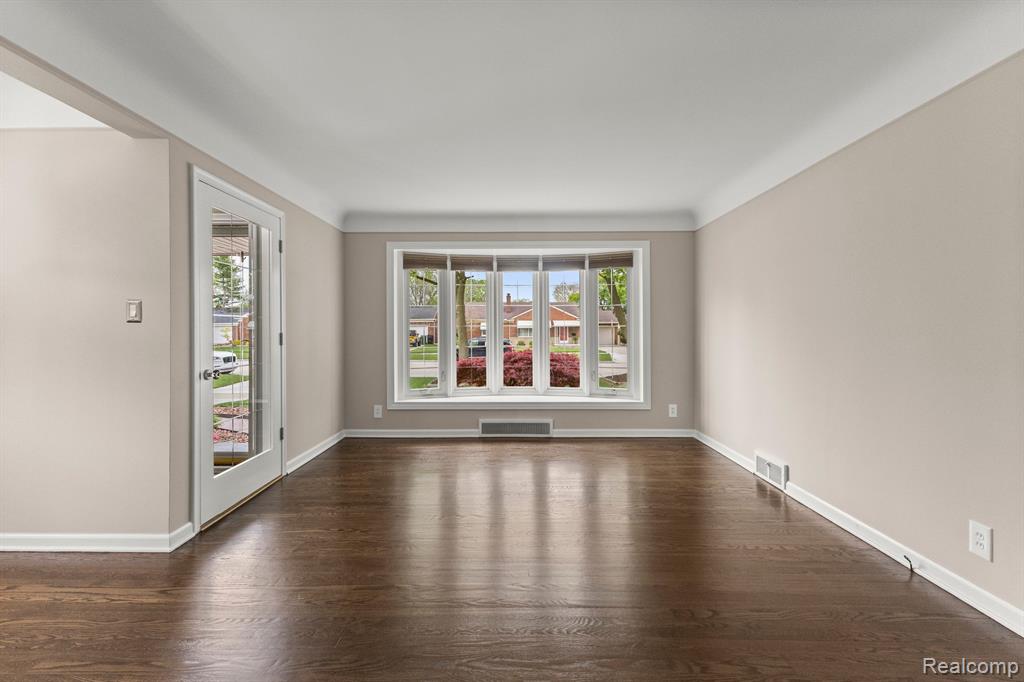9280 REECK Road, Allen Park, MI 48101 — Photo 11
