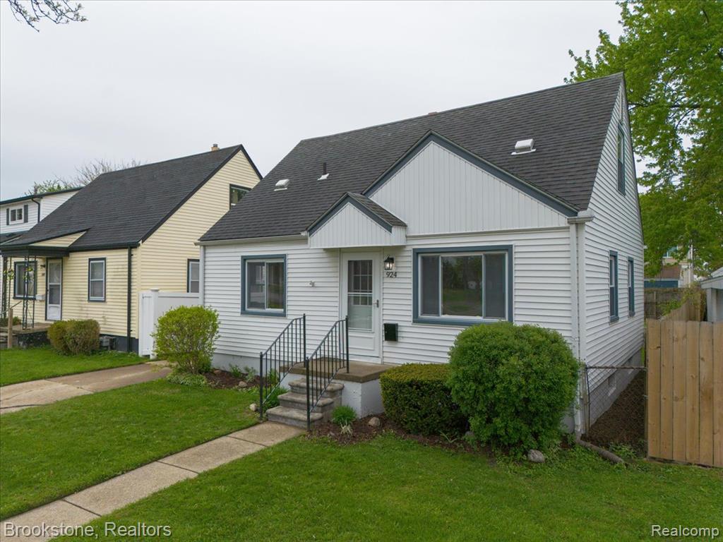 924 E Otis Avenue, Hazel Park, MI 48030 — Photo 32