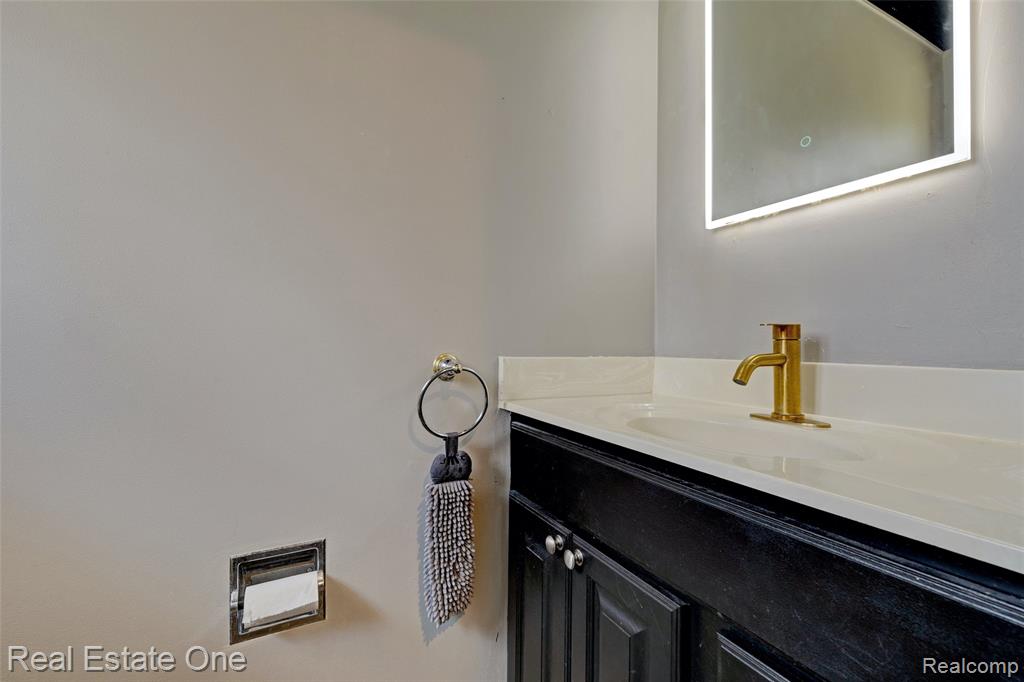 327 Coats Road, Lake Orion, MI 48362 — Photo 24