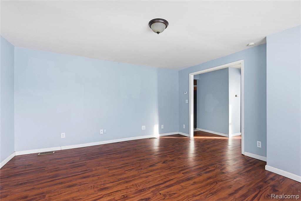 5315 Edgewood Street, Dearborn Heights, MI 48125 — Photo 8