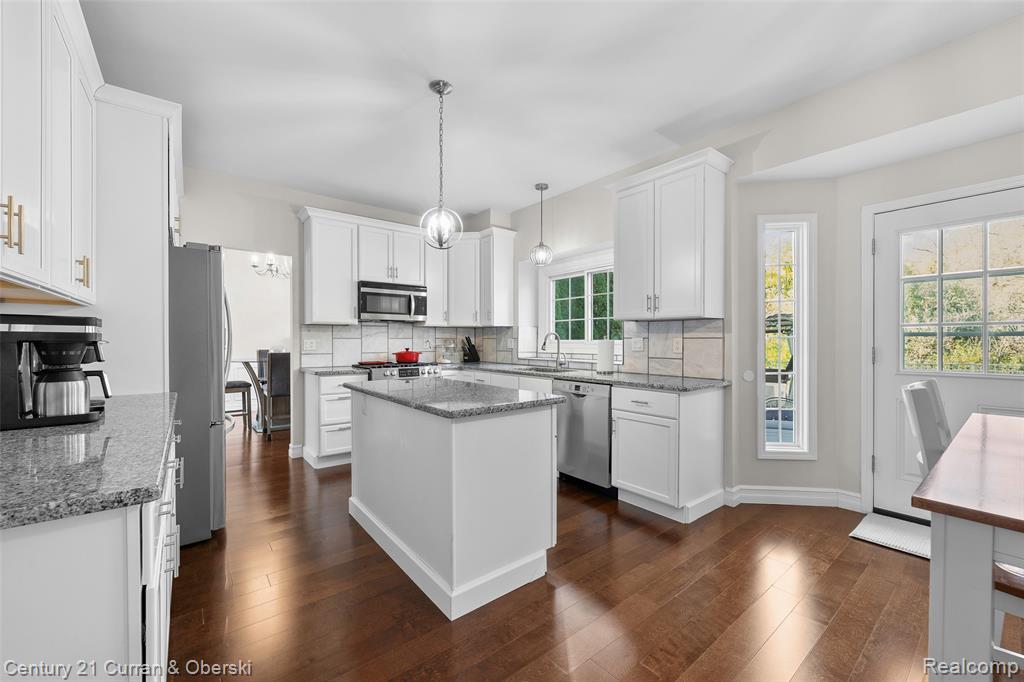48279 Chesterfield Drive S, Dearborn, MI 48187 — Photo 16