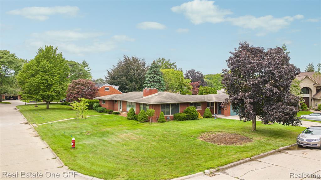 60 MOORLAND Drive, Grosse Pointe Shores, MI 48236 — Photo 56