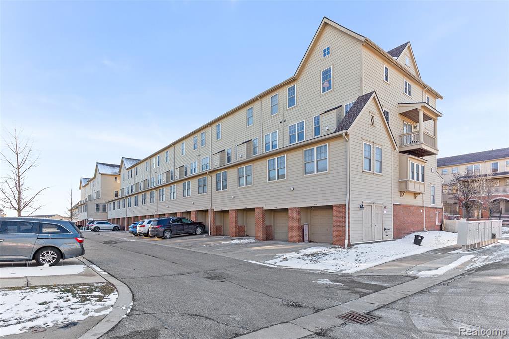 208 Amys Walk, Auburn Hills, MI 48326 — Photo 41