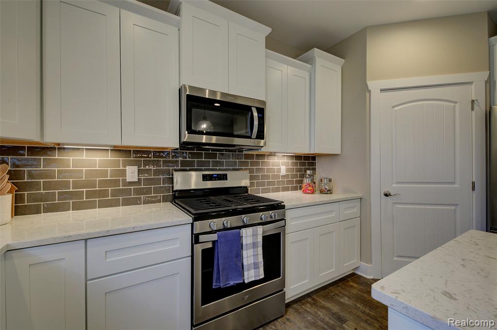 601 BIRKDALE, Howell, MI 48843 — Photo 7