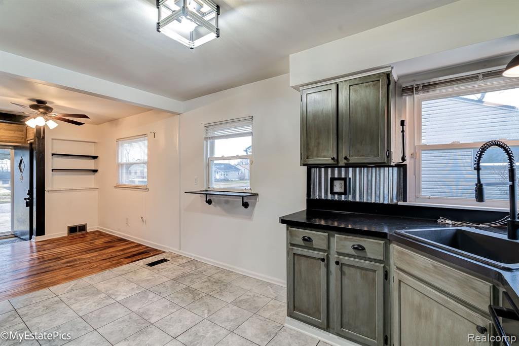 1251 CLARITA Street, Ypsilanti, MI 48198 — Photo 42