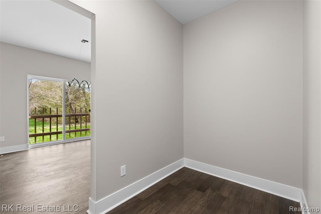 47260 Dequindre Road E, Shelby Twp, MI 48317 — Photo 20