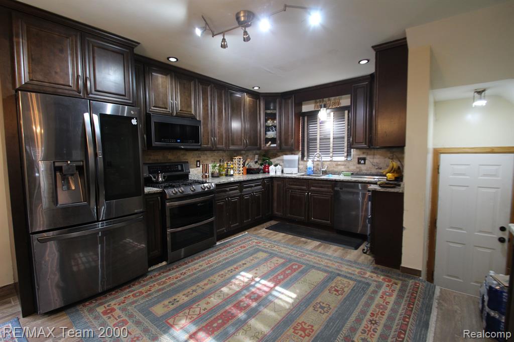 6000 ORCHARD Avenue, Dearborn, MI 48126 — Photo 8