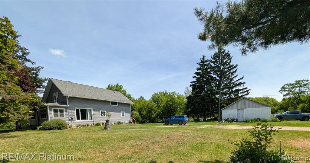 9084 Hartland Road, Fenton, MI 48430