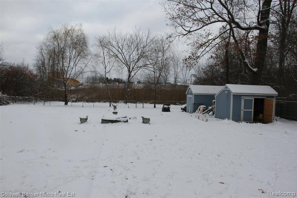4092 Woodstock Road, Waterford, MI 48328 — Photo 14