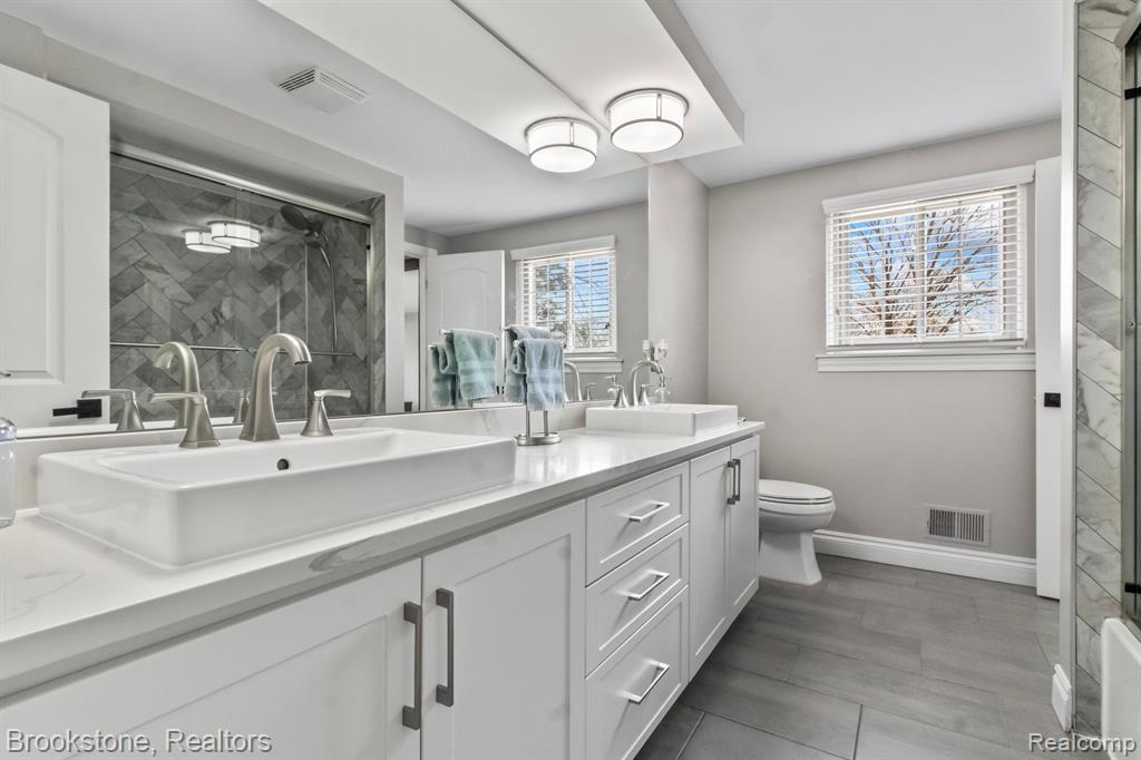 42838 FREEPORT Drive, Sterling Heights, MI 48313 — Photo 30