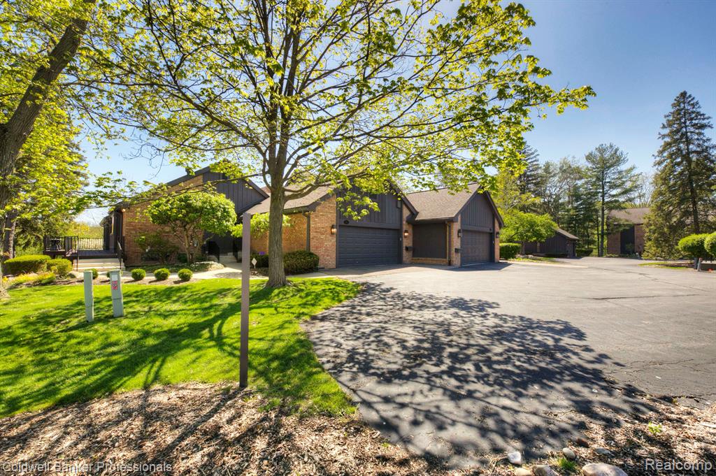 1921 Pine Ridge Lane, Bloomfield Hills, MI 48302 — Photo 11