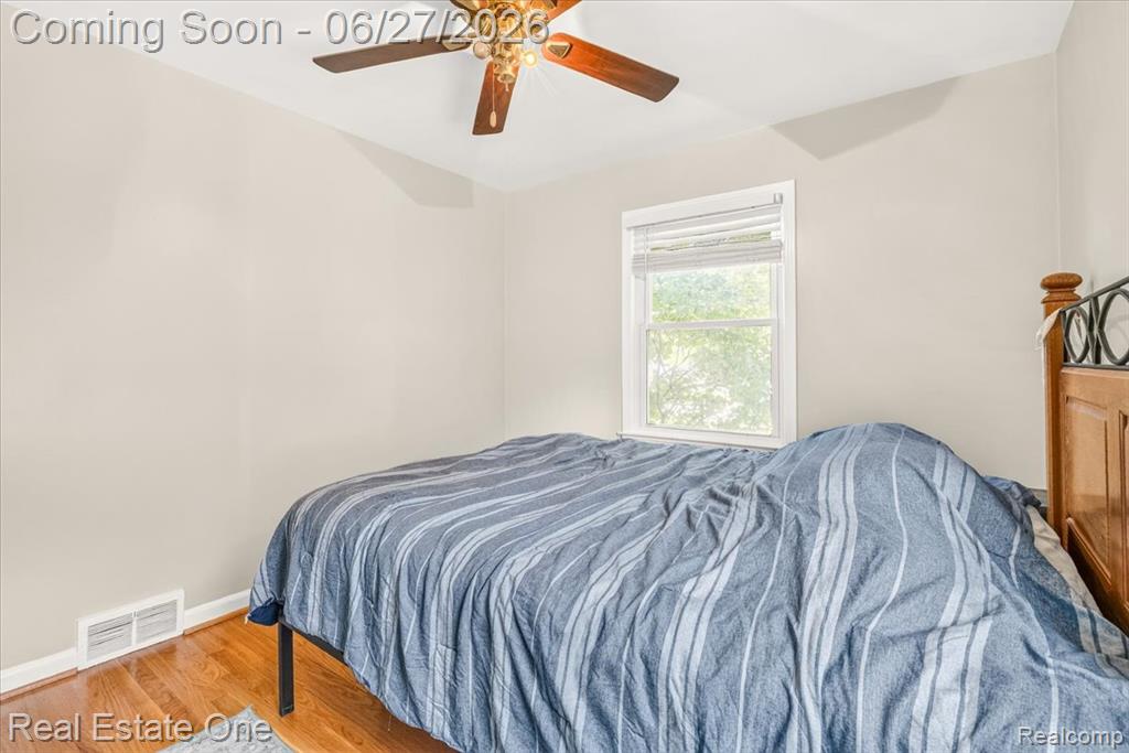 9900 Brookfield Street, Livonia, MI 48150 — Photo 32