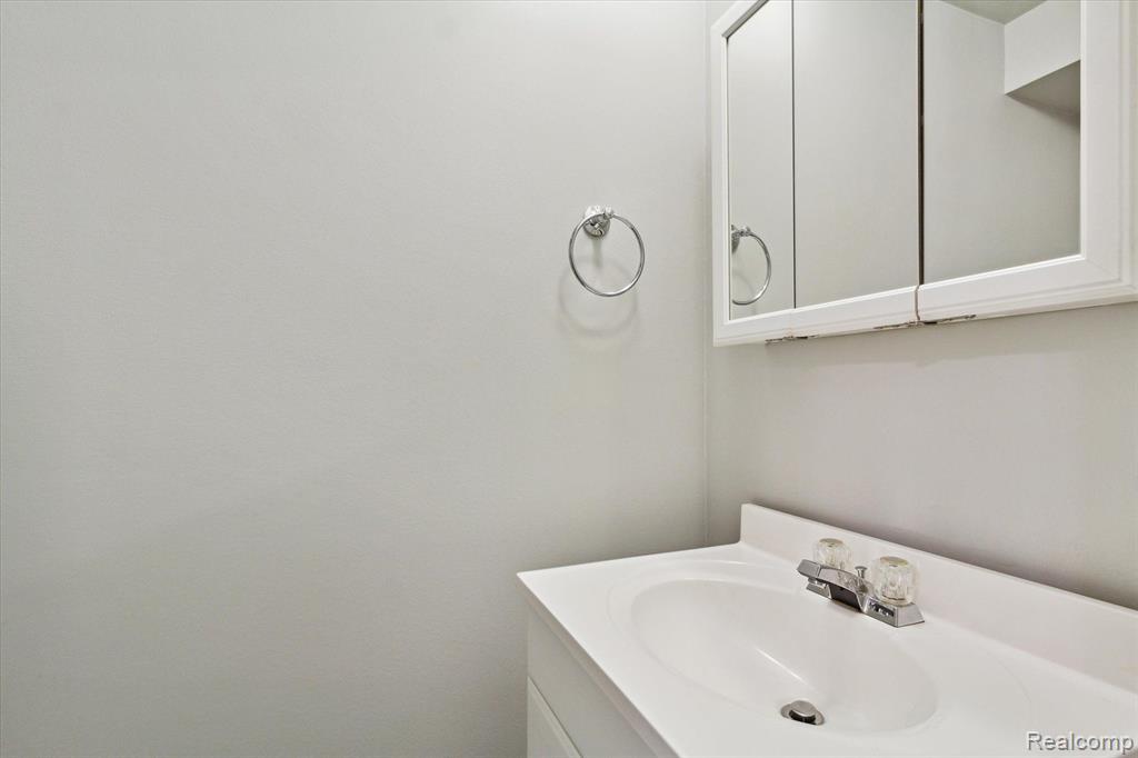779 KIRTS Boulevard, Troy, MI 48084 — Photo 38
