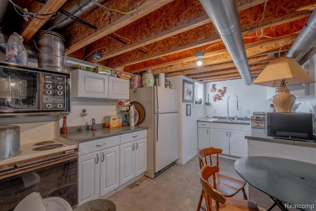 9225 FENTON Road, Grand Blanc, MI 48439 — Photo 21