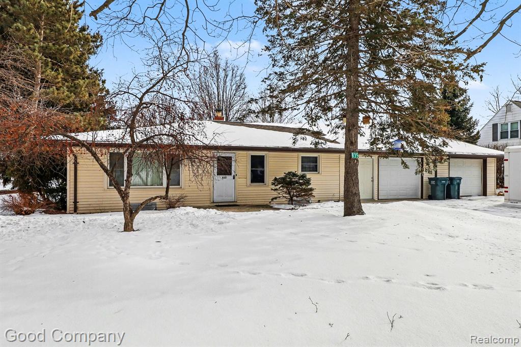835 S Saginaw Street, Lapeer, MI 48446 — front exterior