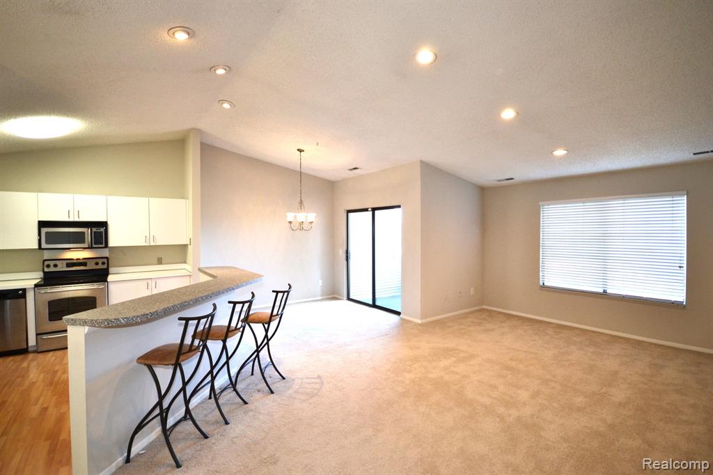 6620 Ridgefield Circle, West Bloomfield, MI — Photo 3