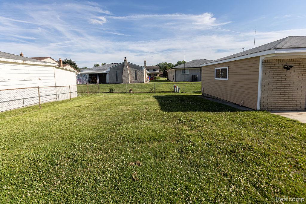 15270 Cambridge Drive, Fraser, MI 48026 — Photo 35